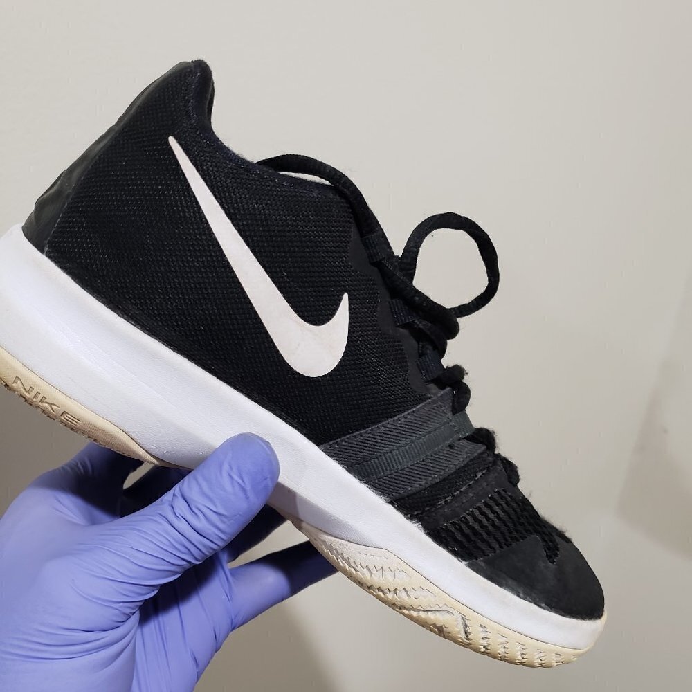 Nike Kyrie Kids Black and White Boy's Active wear Sneakers, Size 5Y